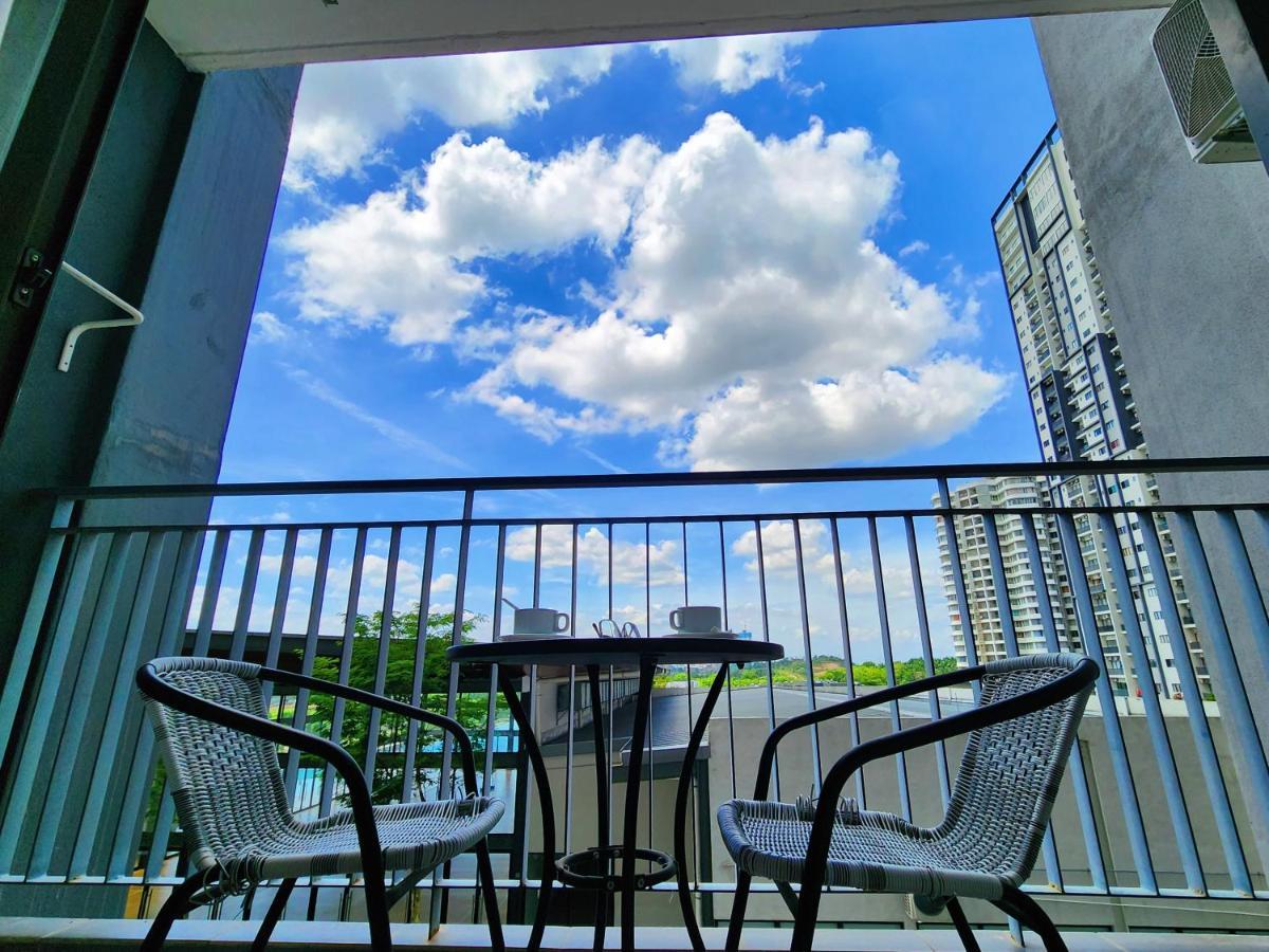 Klia Lili Residensi 5 Plus 2 Pax With Splendid Pool นิไล ภายนอก รูปภาพ