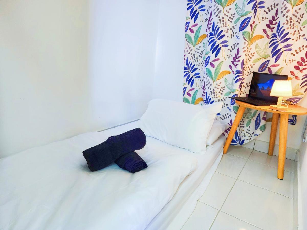 Klia Lili Residensi 5 Plus 2 Pax With Splendid Pool นิไล ภายนอก รูปภาพ